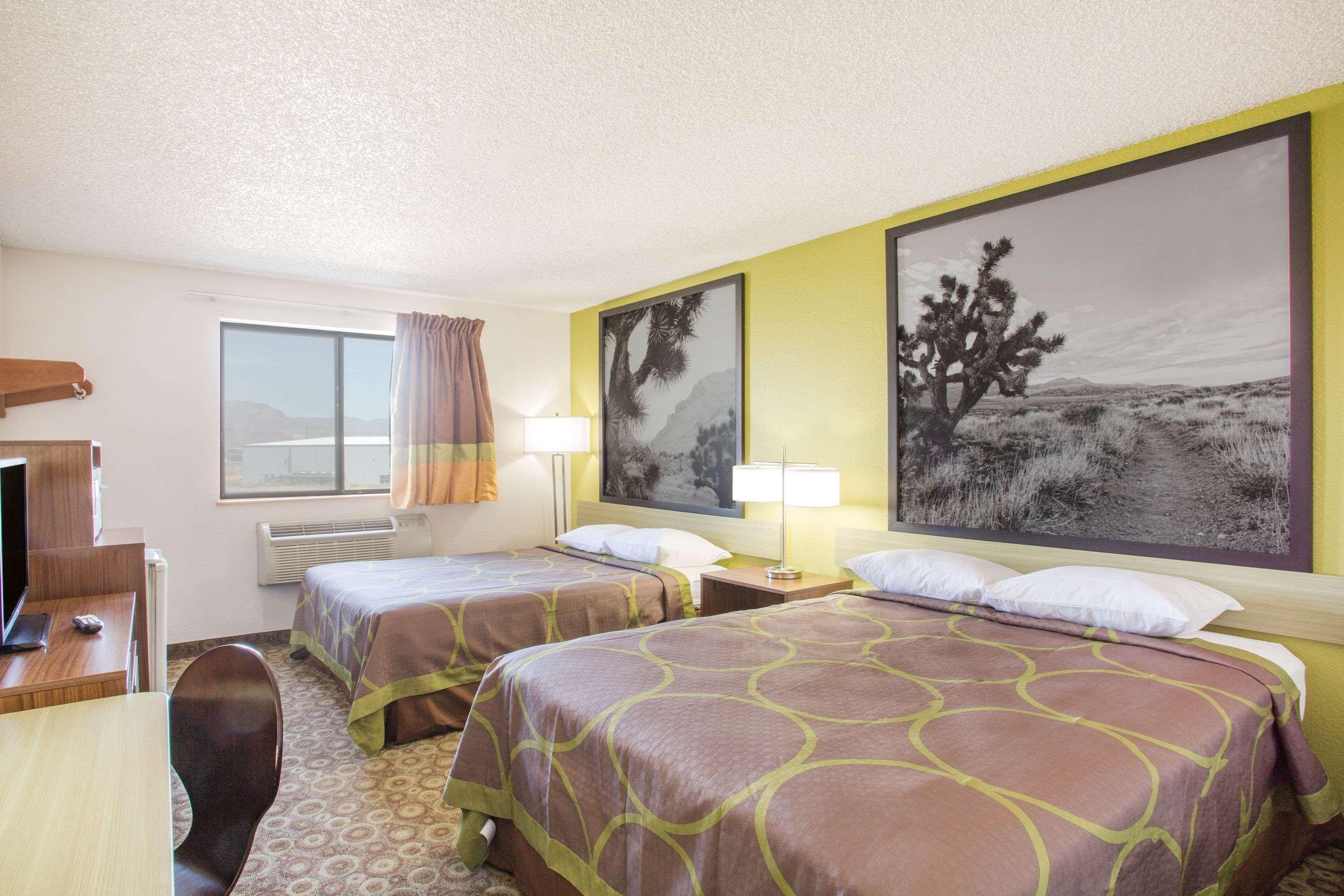 Super 8 By Wyndham Kingman Hotel Exterior photo