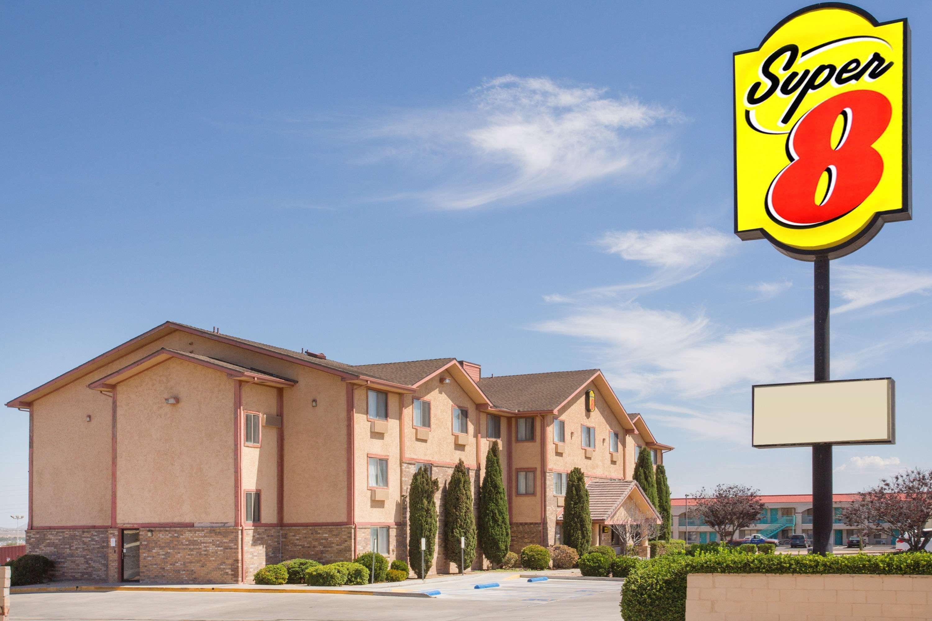 Super 8 By Wyndham Kingman Hotel Exterior photo