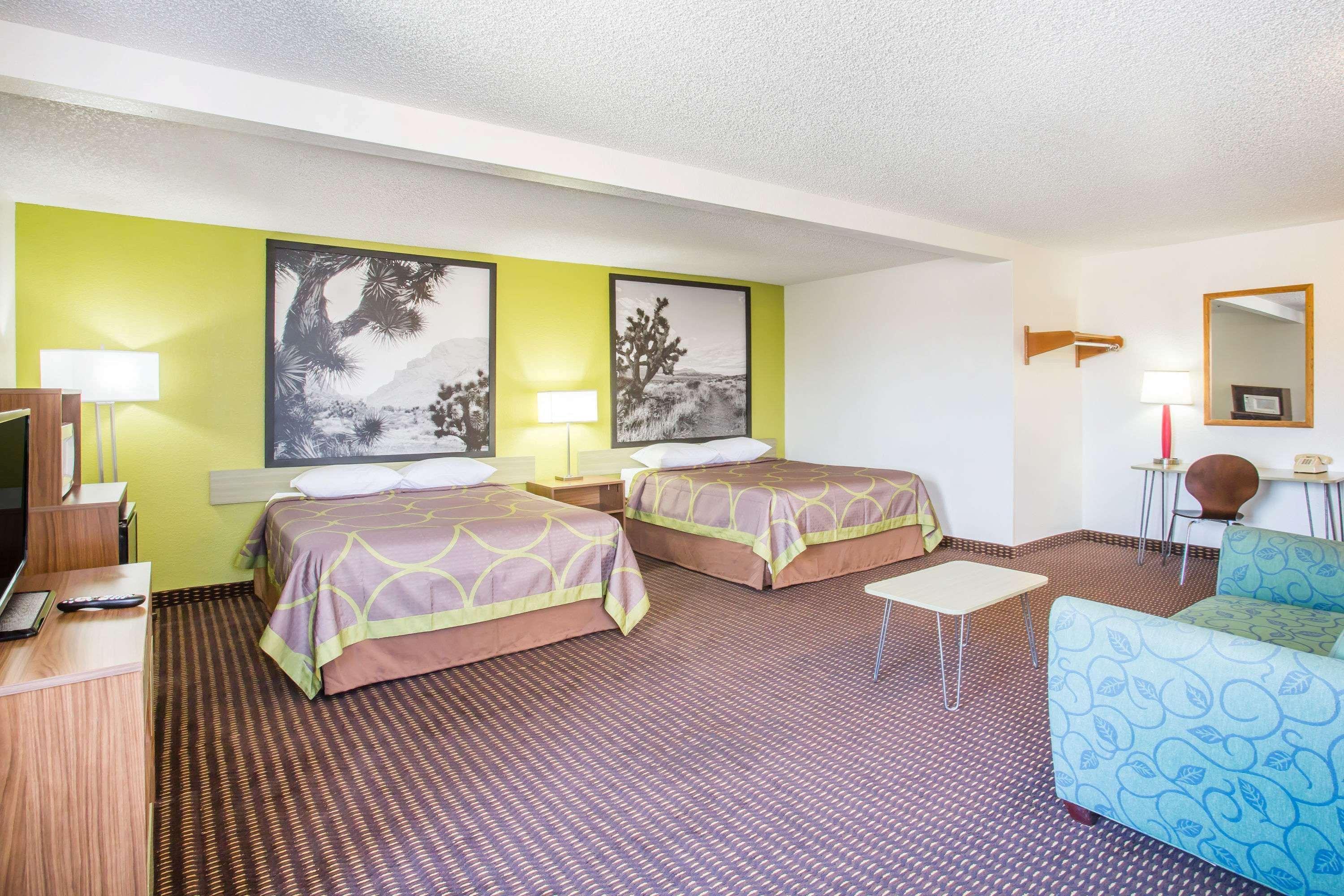 Super 8 By Wyndham Kingman Hotel Exterior photo