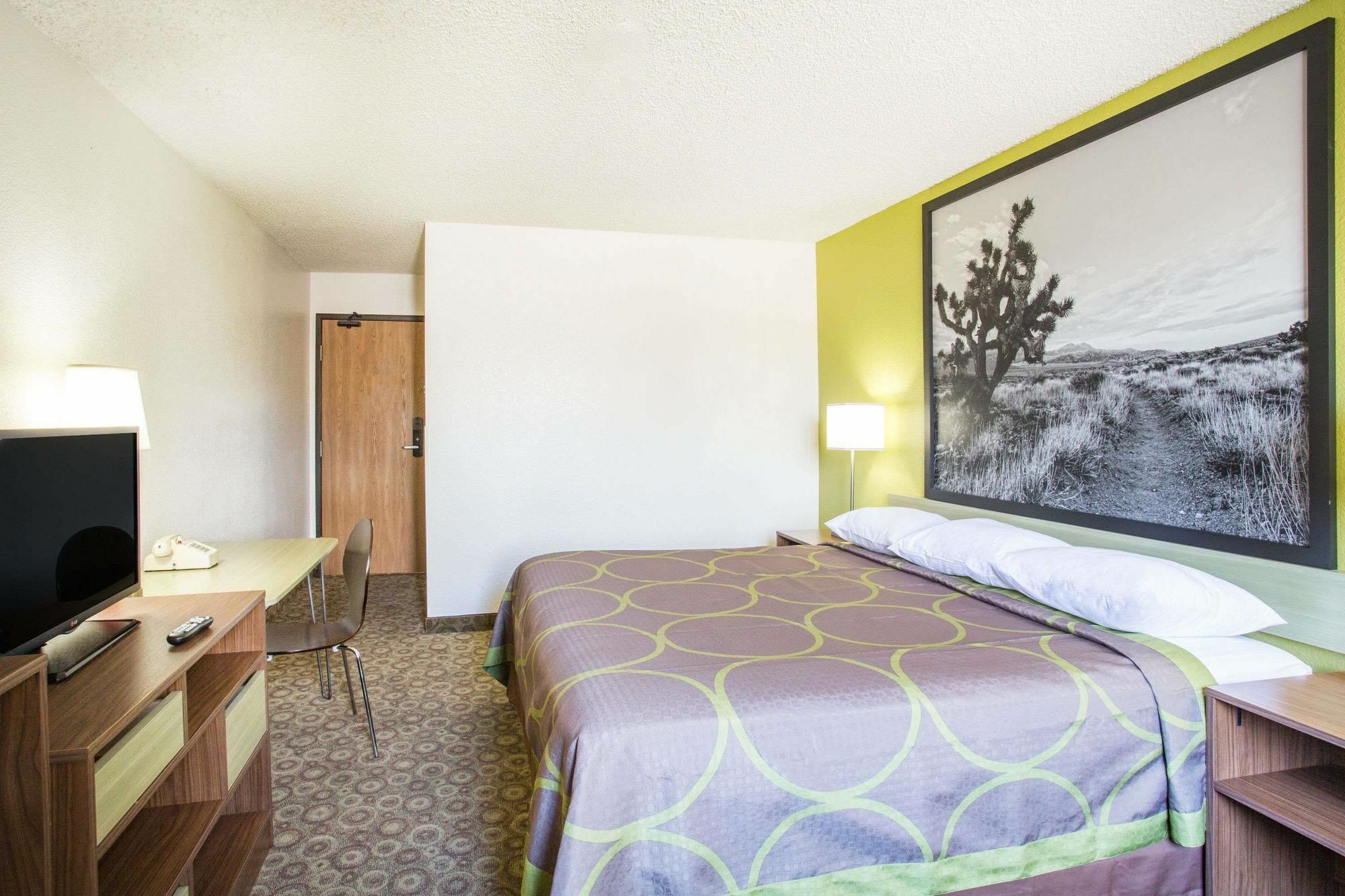 Super 8 By Wyndham Kingman Hotel Exterior photo